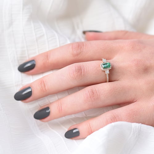 Goldener Verlobungsring mit Smaragd und Diamanten Dery