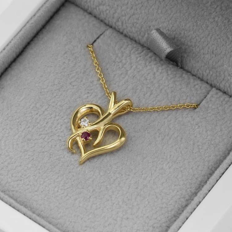 Silberner Anhänger in Herzform mit einem Rubin und Diamanten Lynelle 103314