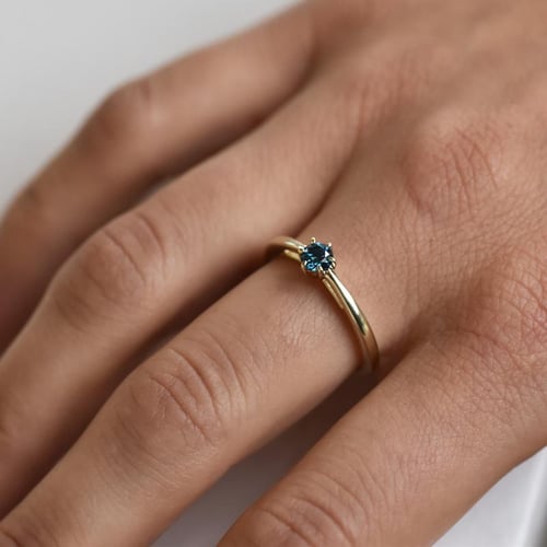 Verlobungsring mit blauem Diamant Rima