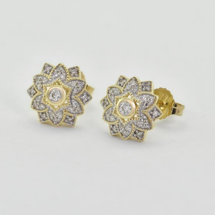 Silberne Ohrstecker mit einer Blume aus Lab Grown Diamanten Bethel 104015