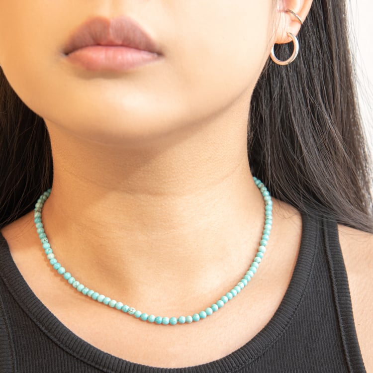 Silberne Kette mit Perlen aus Howlith Norma 104445