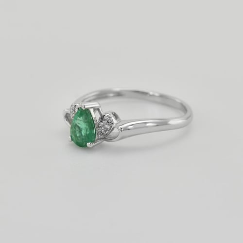 Goldring mit Smaragd und Diamanten Kyson