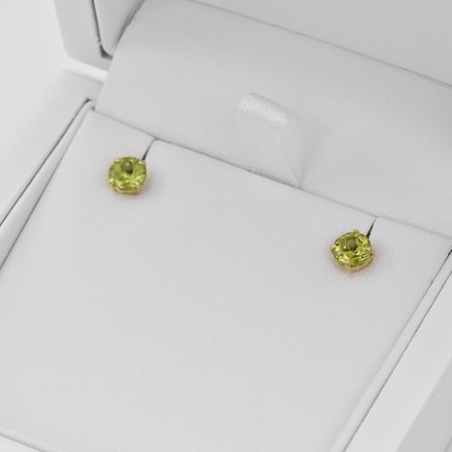 Goldene Ohrstecker mit Olivinen Beaola