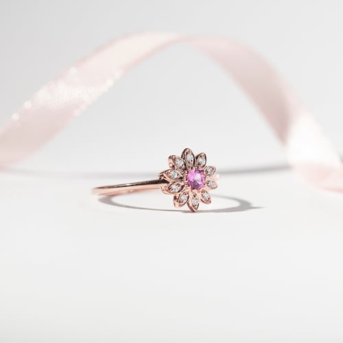 Ring mit einer Blume aus rosa Saphir und Diamanten Noely