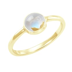 Goldener Ring mit Cabochon Mondstein Yana
