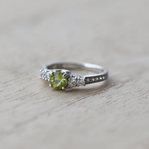 Romantischer Silberring mit Olivin und Zirkonia Tereza