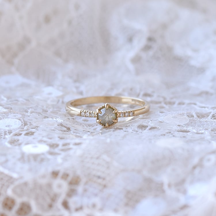 Goldring mit Salt and Pepper Diamant Granella 67454