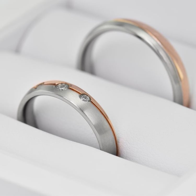 Eheringe aus mehrfarbigem Gold und mit Diamanten Abner 21878