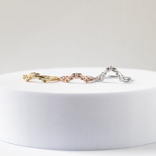 Ring in V-Form mit Blättern und Diamanten Aiden