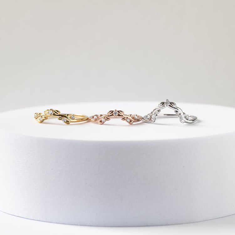 Ring in V-Form mit Blättern und Diamanten Aiden 141388