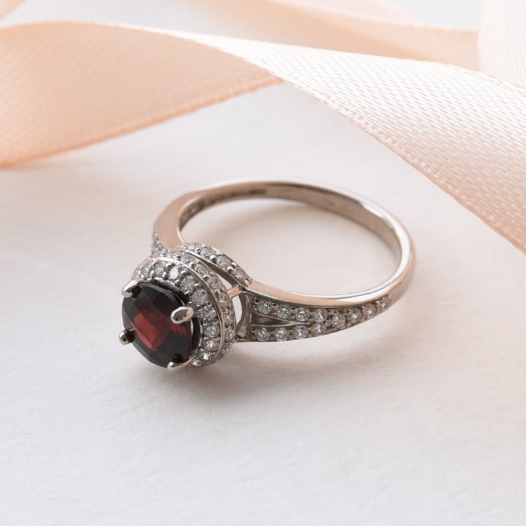 Silberner Ring mit Granat und Zirkonia Alyf 78413