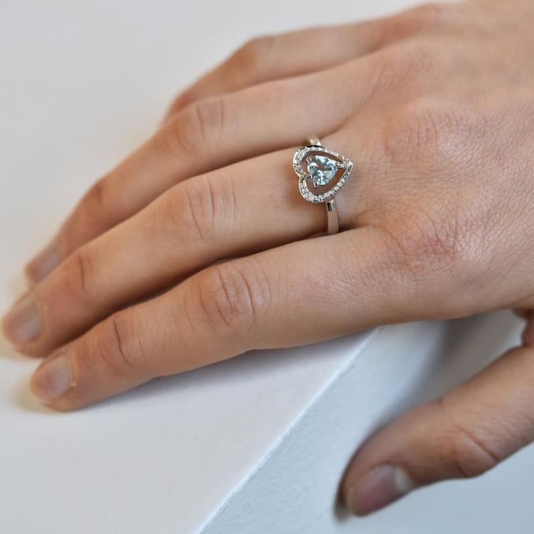 Goldener Ring mit Aquamarinherz und Diamanten Liola 27511
