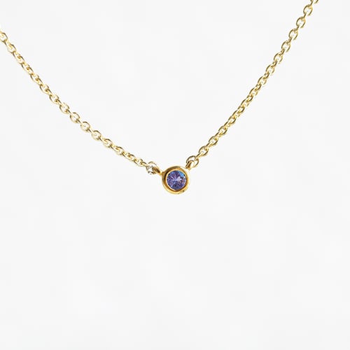 Silberne minimalistische Kette mit einem Tansanit Glosie