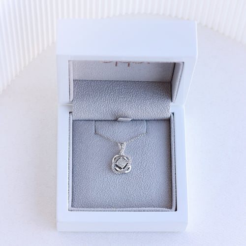 Geflochtener Anhänger mit Diamanten Beavis