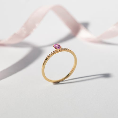Verlobungsring mit rosa Saphir und Diamanten Terry