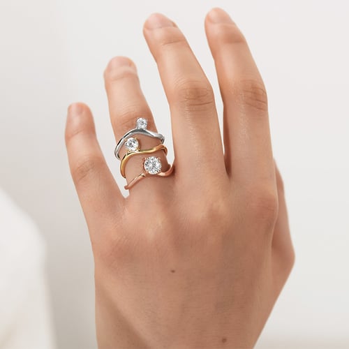 Verlobungsring mit einem Moissaniten mit Auswahl der Größe Lyra