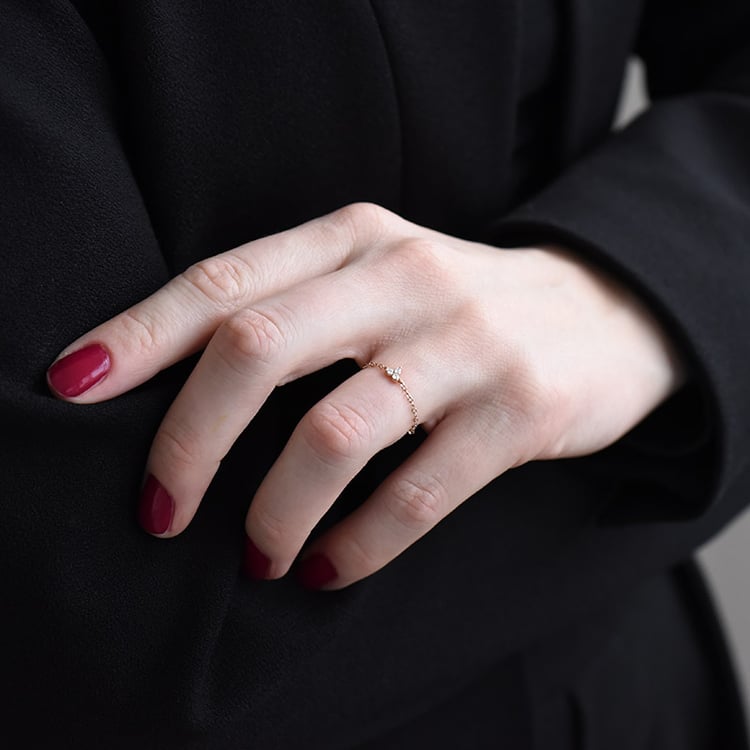 Ungewöhnlicher minimalistischer Ring mit Diamanten Luthar 92799