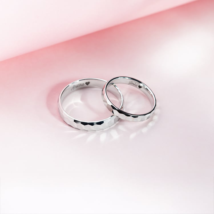 Goldene Eheringe mit Hammerschlag-Motiv Laurita 150244