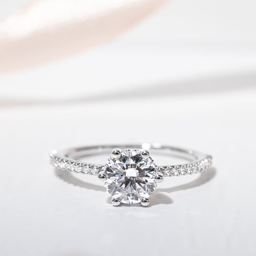 Verzierter Verlobungsring mit Diamanten Narina