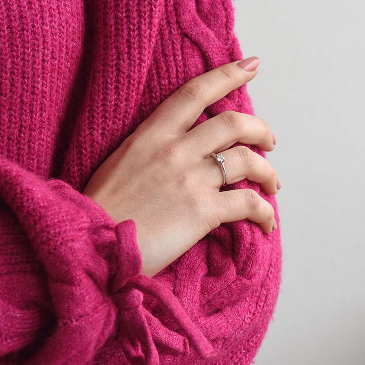 Klassischer Verlobungsring mit Diamant Tila 73827