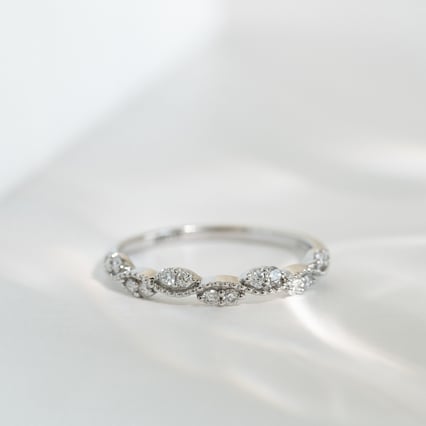 Zarter Eternity-Ring mit Lab Grown Diamanten Britton