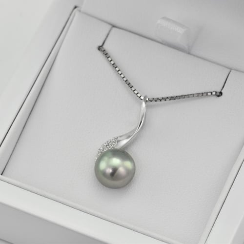 Eleganter Anhänger aus Silber mit Perle und Zirkonia Aziade