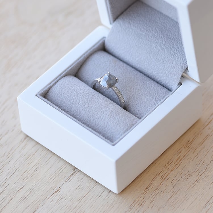 Ring mit ovalen Salt and Pepper Diamant Melisent 62375