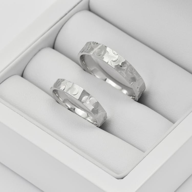 Weißgold atypische Trauringe in Eppi-Geschenkbox 37788