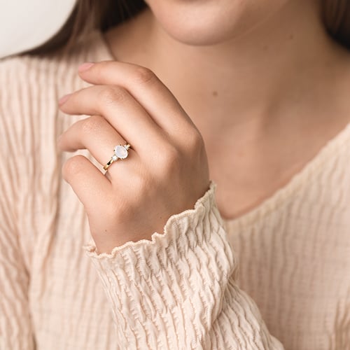 Goldring mit Mondstein und Moissanit Letty