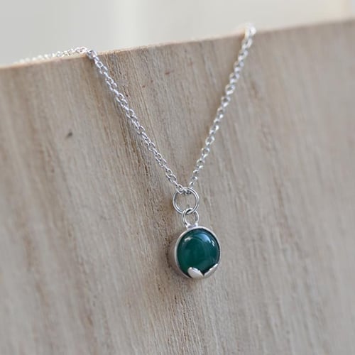 Goldkette mit Onyx-Cabochon Anhänger Azalea