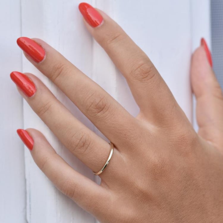 Minimalistischer goldener Ring mit einem Diamanten Jostlin 88038