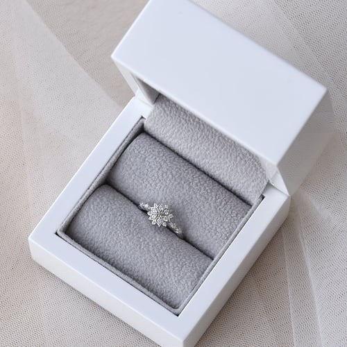 Goldring mit Stern aus Diamanten Nighty