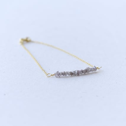 Armband aus Gold mit rosa ungeschliffenen Diamanten Benaty