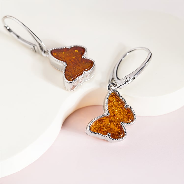 Silberne Ohrringe mit Schmetterlingen aus Bernstein Blicas 150749