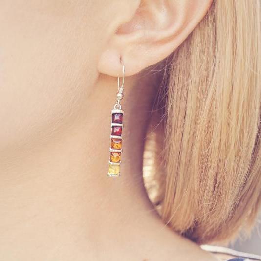 Bernstein mehrfarbig Ohrringe auf dem Ohr 14174
