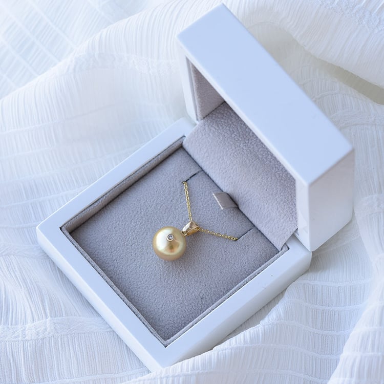 Halskette aus Gold mit Südseeperle und Diamanten Isadora 68152