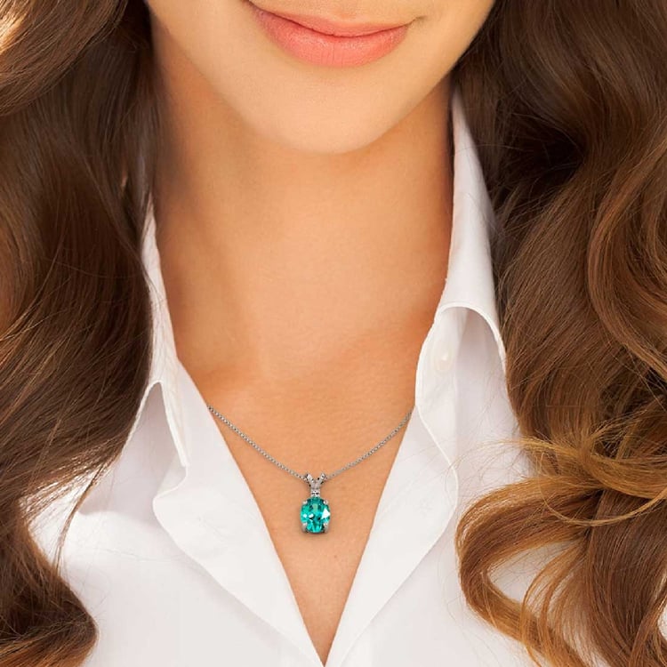 Goldener Anhänger mit einem ovalen Lab Grown Paraiba Turmalin Davi 135804