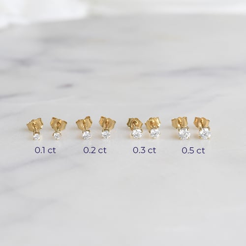 Silberne Ohrstecker mit Lab Grown Diamanten und Auswahl des Karatgewichtes Roth