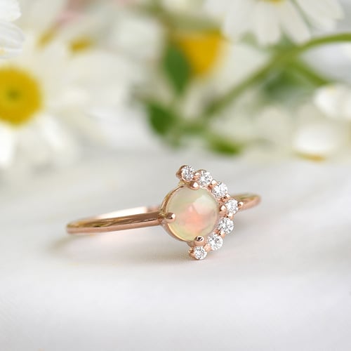 Goldener Ring mit Opal und Diamanten Ammiel