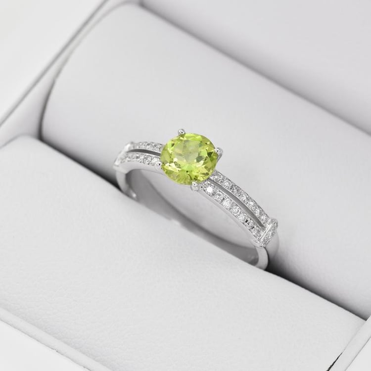 Verlobungsring aus Gold mit Olivin und Diamanten Delaine 27802