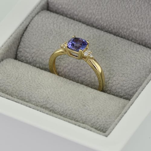 Goldener Ring mit Tansanit und Diamanten Essa