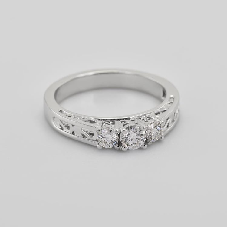 Vintage Verlobungsring mit drei Diamanten Lariah 27556