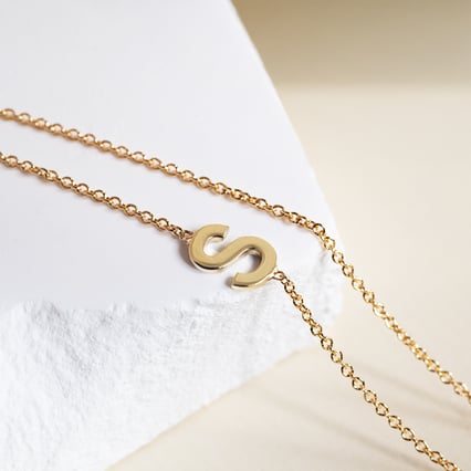 Personalisierte Halskette mit Buchstabe Lupe