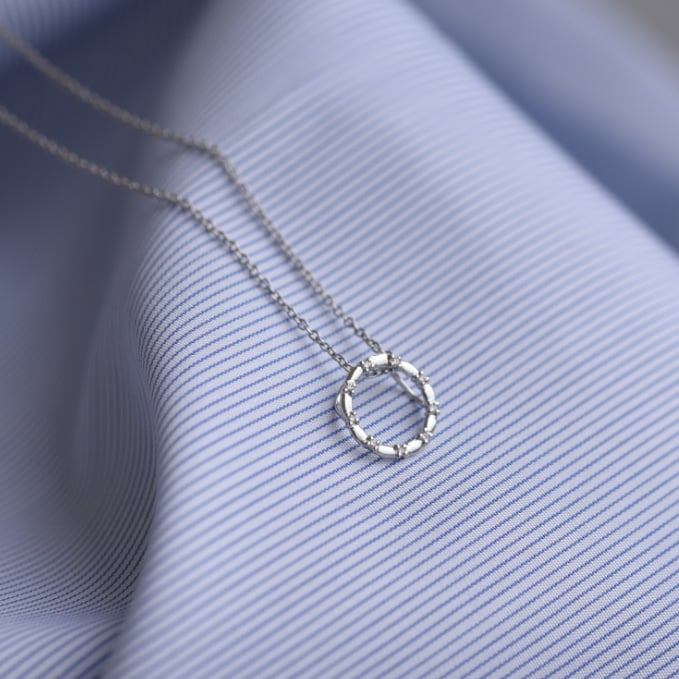 Silberner Anhänger im Karmastil mit Diamanten Heidi 70065