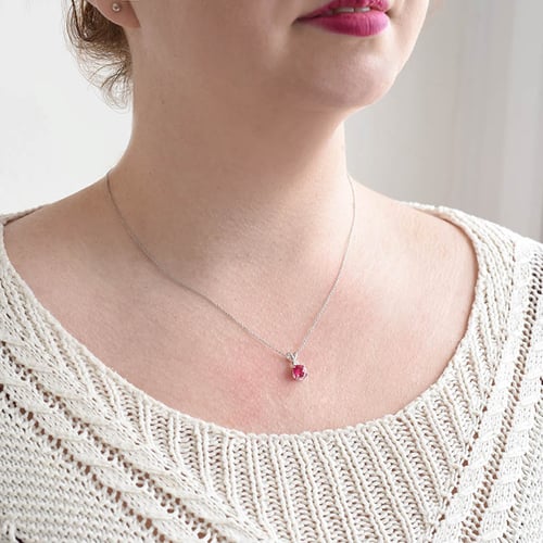 Goldener Rubinanhänger mit Diamant Emolyna
