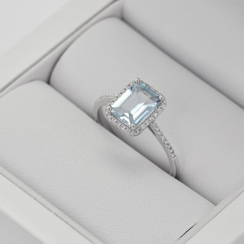 Goldener Diamantring mit Aquamarin Oceane
