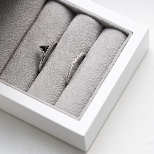 Set mit Eternity-Ring und schwarzem Trillion-Diamantring Begona