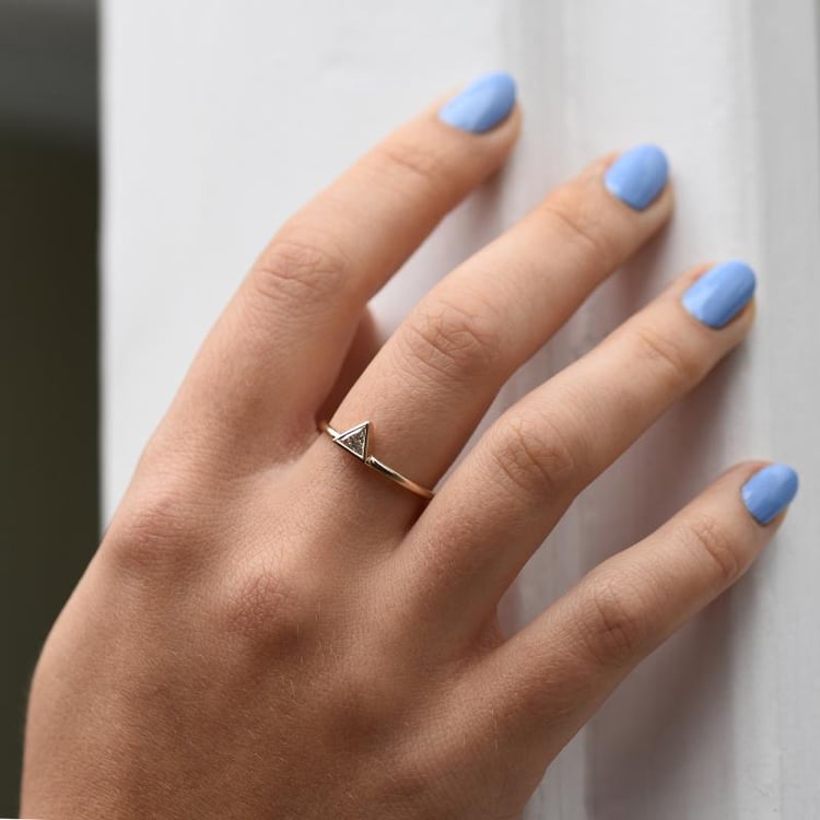 Goldset von Eternity Ring und Ring mit Trillion-Diamant Hylia 49118