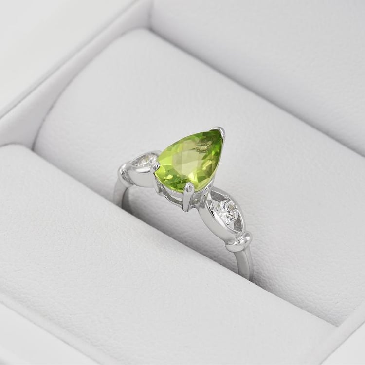 Silberner Ring mit Olivin und Zirkonia Karolina 23293