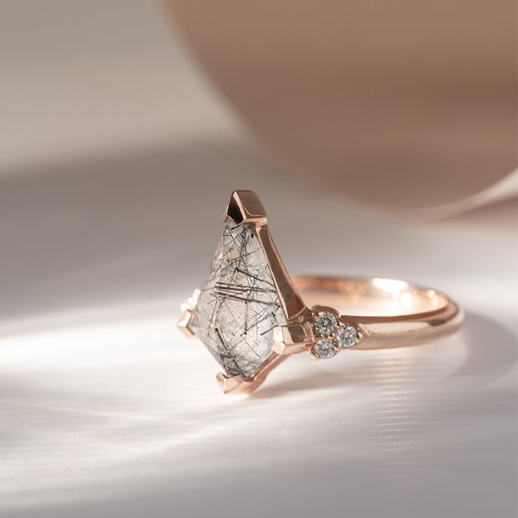 Einzigartiger Ring mit einem Rutilkristall Kettil 120615